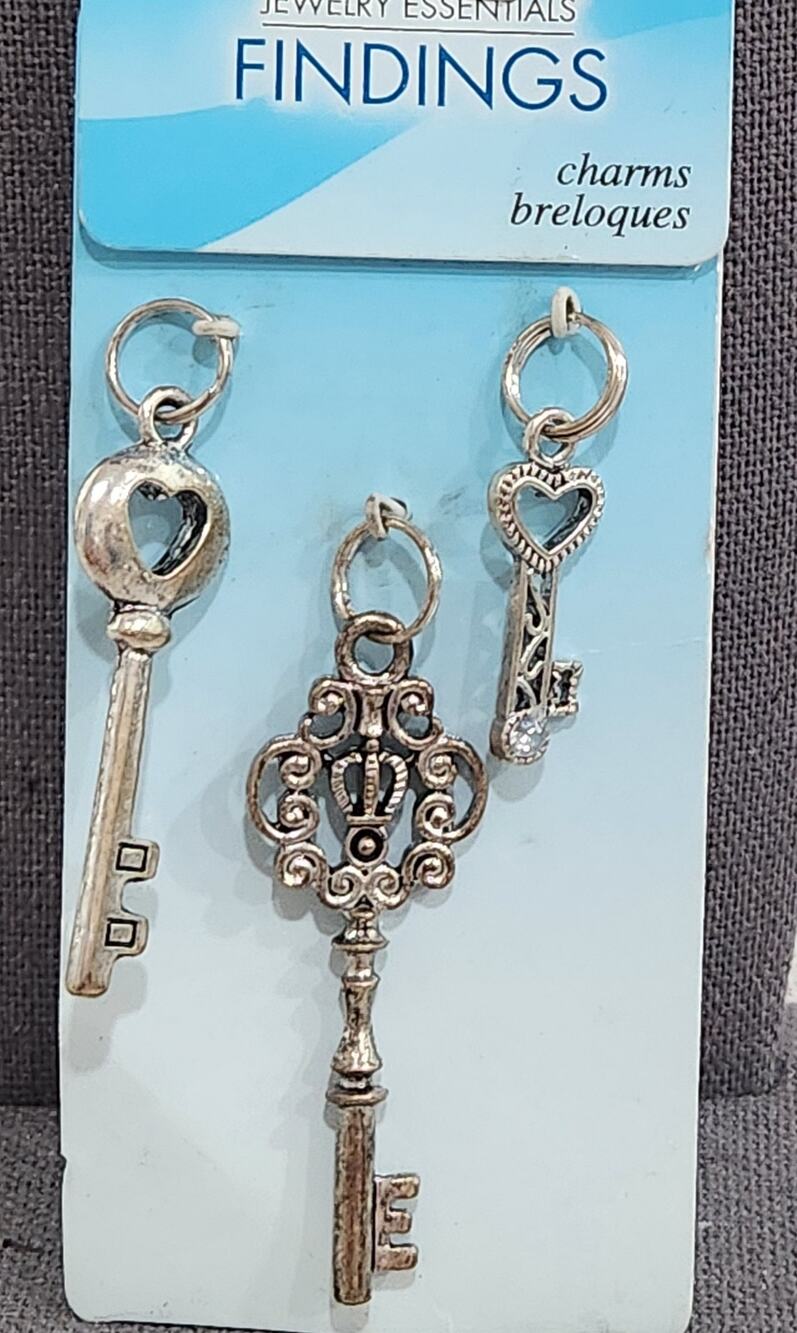 Jewelry Essentials Findings 3 Piece Old Fashioned Key Charms Silver NWT